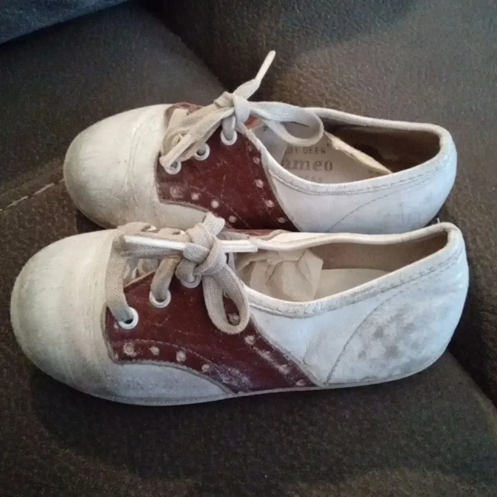 Vintage Baby Deer Cameo Trainers Saddle Shoes